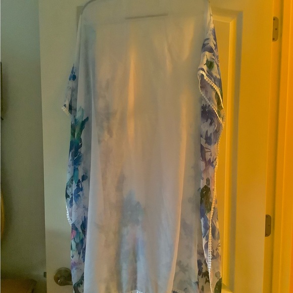 Coverup light weight sheer white w flowers 🌺 size OS lined with dots ope - Picture 5 of 16